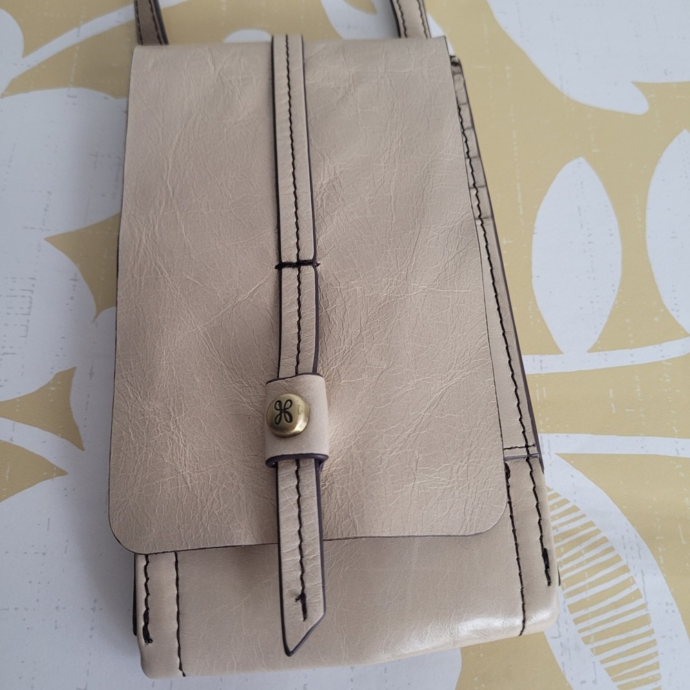 Hobo International Token Leather Smartphone Wallet Crossbody Soft Light Beige